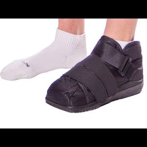 BraceAbility Closed Toe Medical Walking Shoe - Lightweight Surgical Foot Protect
